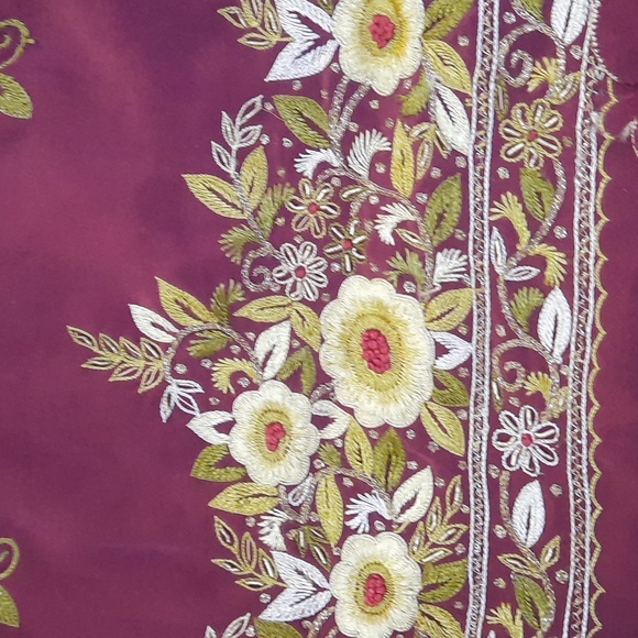 Embroidery work saree - Picture 4 of 7